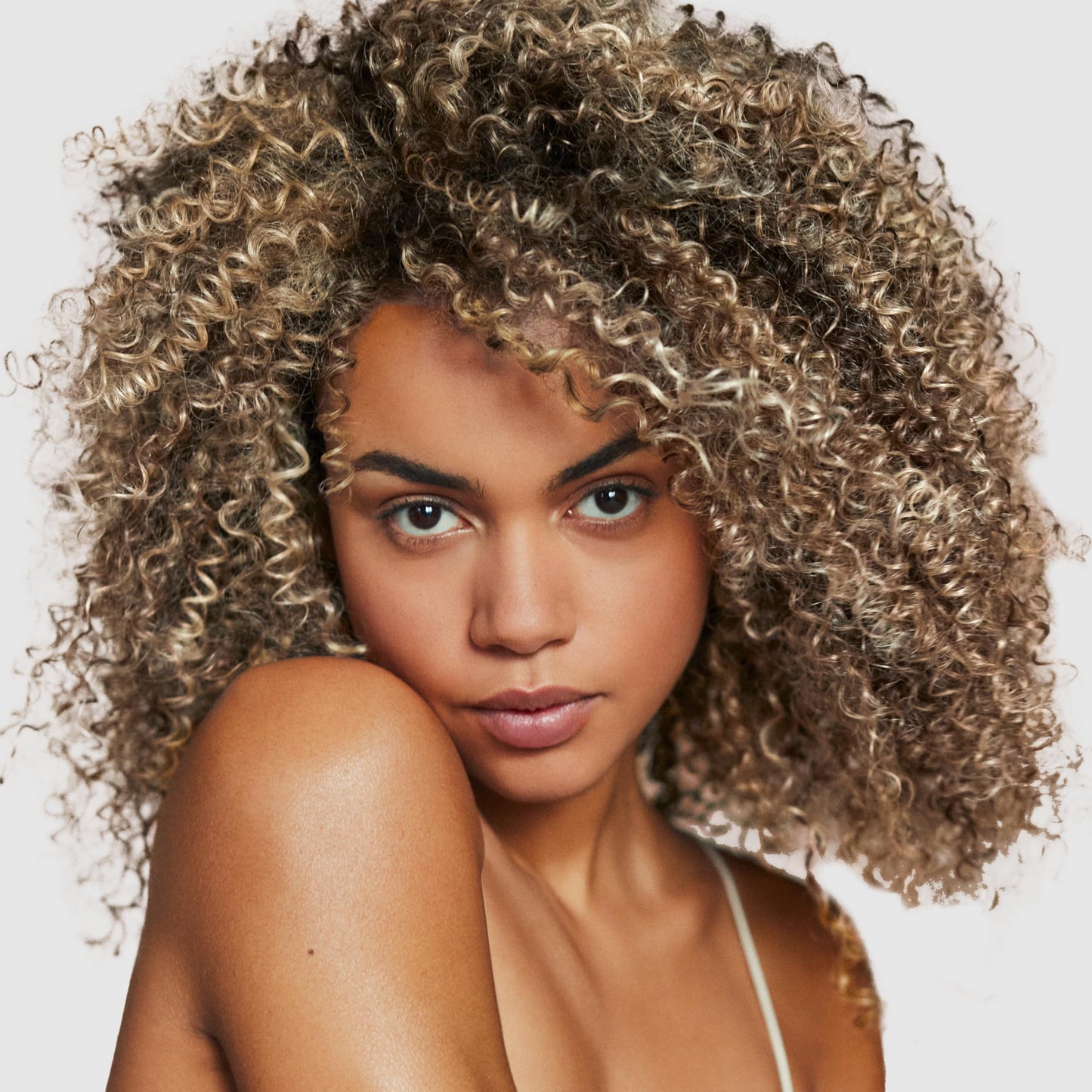 Kérastase, Óleo Capilar,Blond Absolu, L'Huile Cicagloss, para cabelos loiros, fornece hidratação profunda, recuperação de danos, efeito de brilho instantâneo, Refilável, 75ml